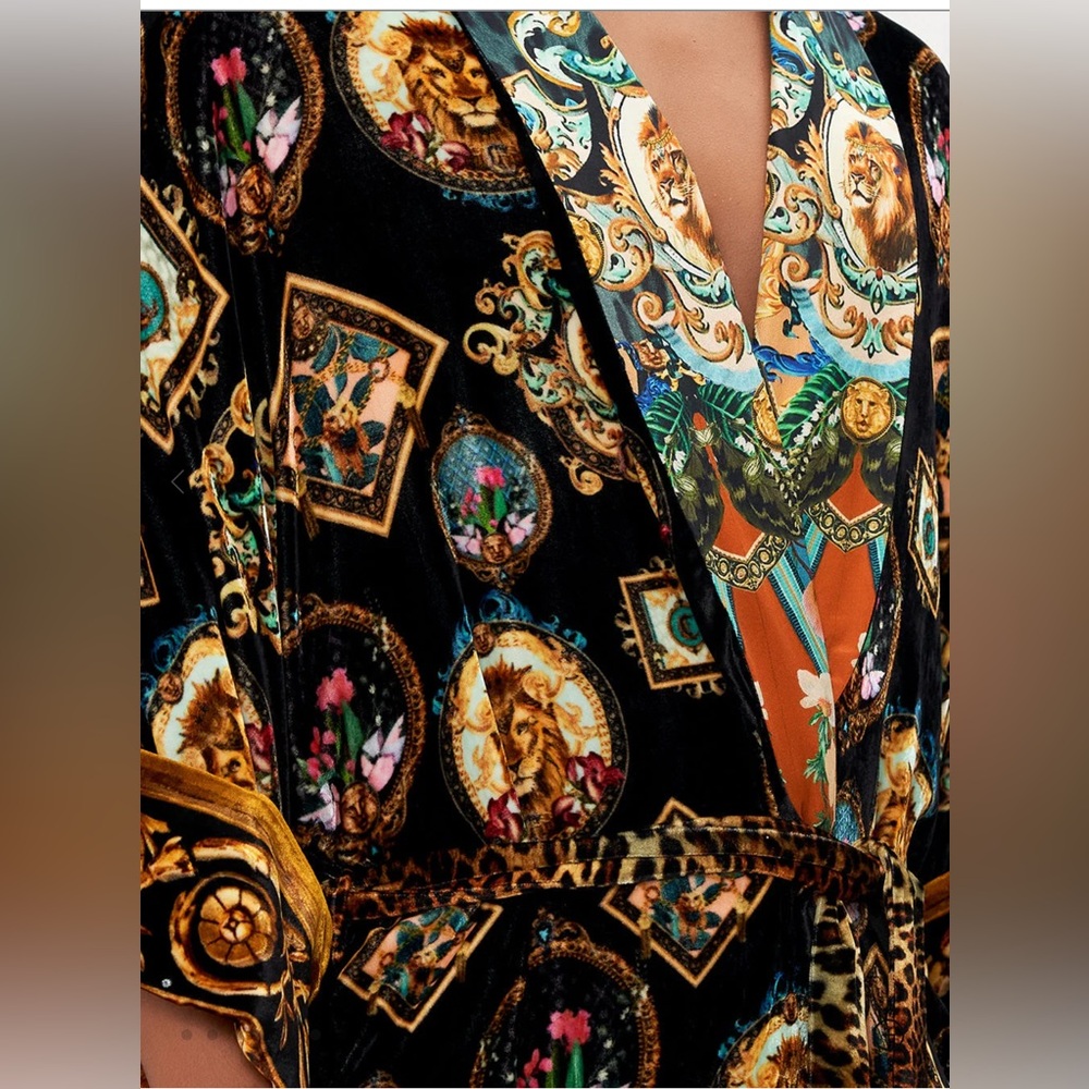 Camilla Long Line Reversible Robe
Fearless Felis - Picture 4 of 12